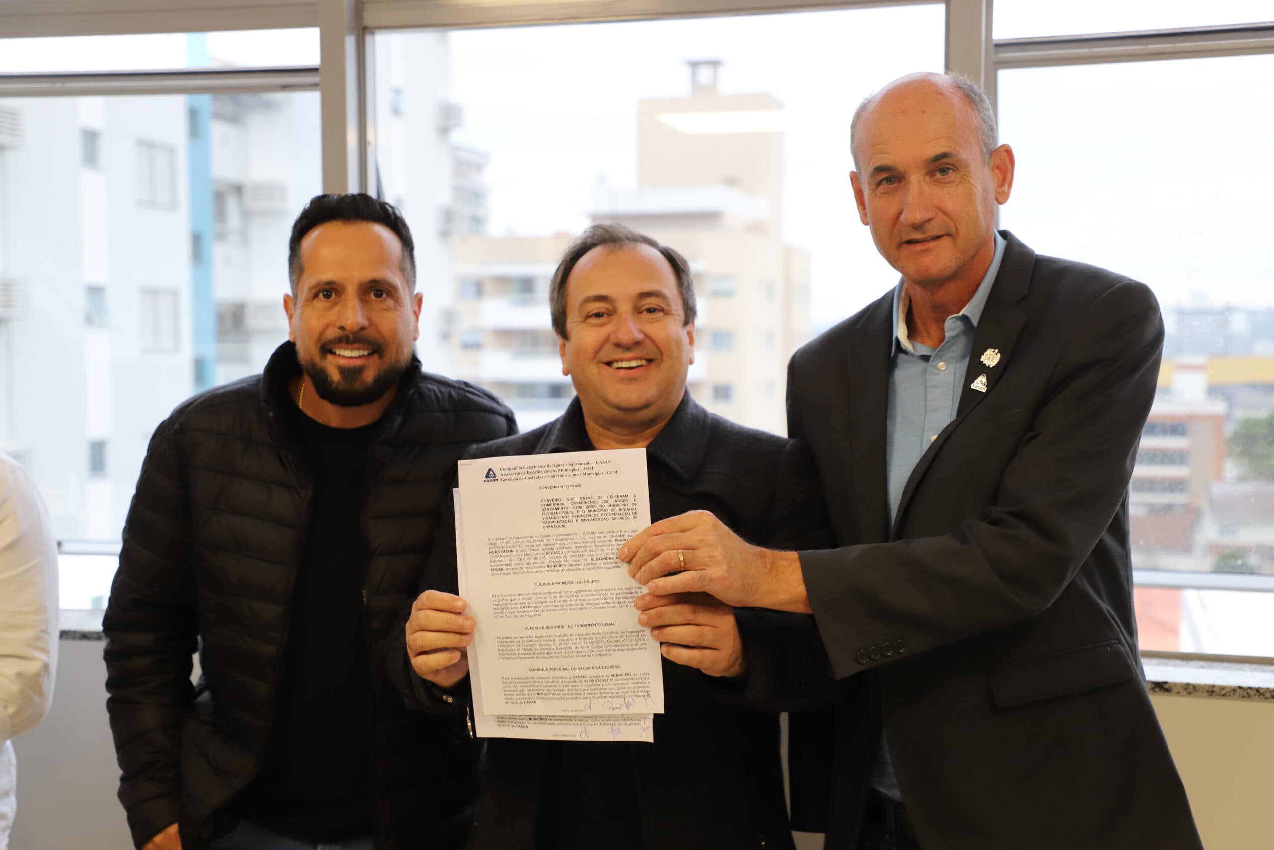 Prefeitura de Biguaçu e Casan firmam convênio de R$ 535 mil para pavimentação de rua - - Biguá News