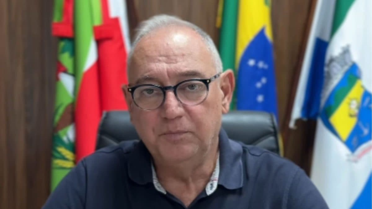 Prefeito de Governador Celso Ramos é afastado em operação que investiga fraudes em licitações de shows